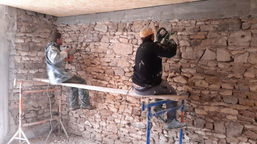 rénovation joint mur en pierre à Lyon